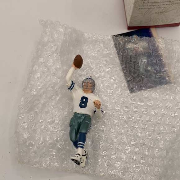 Hallmark Football Legends Troy Aikman - Picture 3 of 3